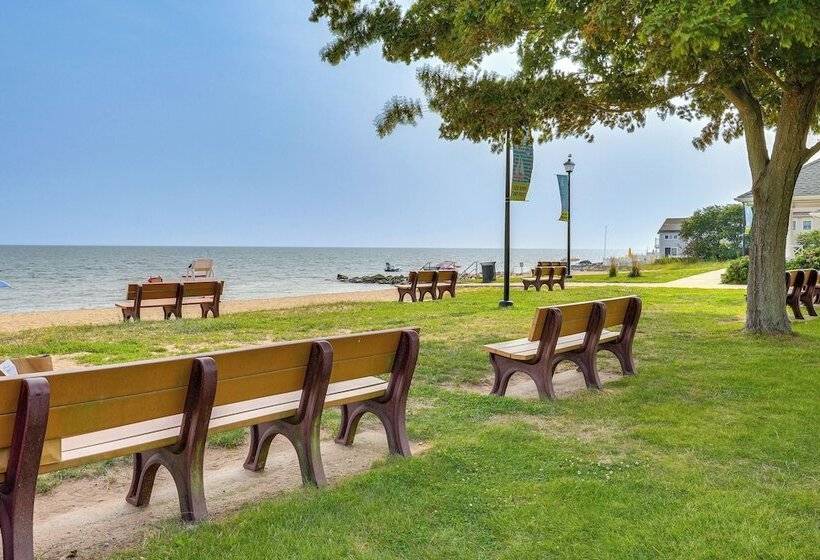 Walk To Beaches: Sunny East Haven Home W/ Grill