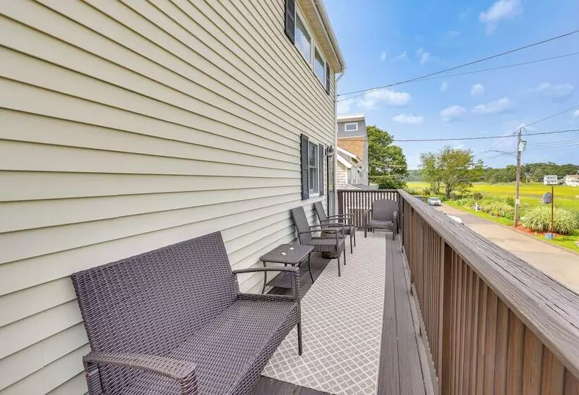 Walk To Beaches: Sunny East Haven Home W/ Grill