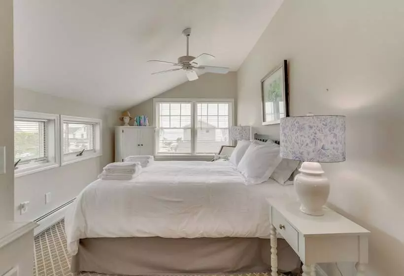 Walk To Beaches: Sunny East Haven Home W/ Grill