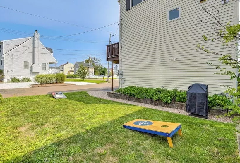 Walk To Beaches: Sunny East Haven Home W/ Grill