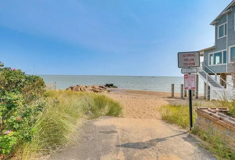 Walk To Beaches: Sunny East Haven Home W/ Grill