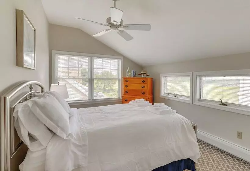 Walk To Beaches: Sunny East Haven Home W/ Grill