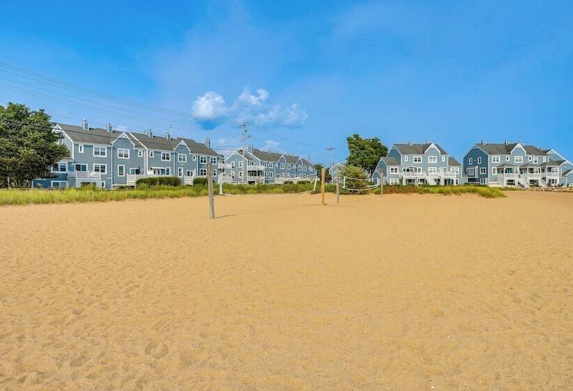 Walk To Beaches: Sunny East Haven Home W/ Grill