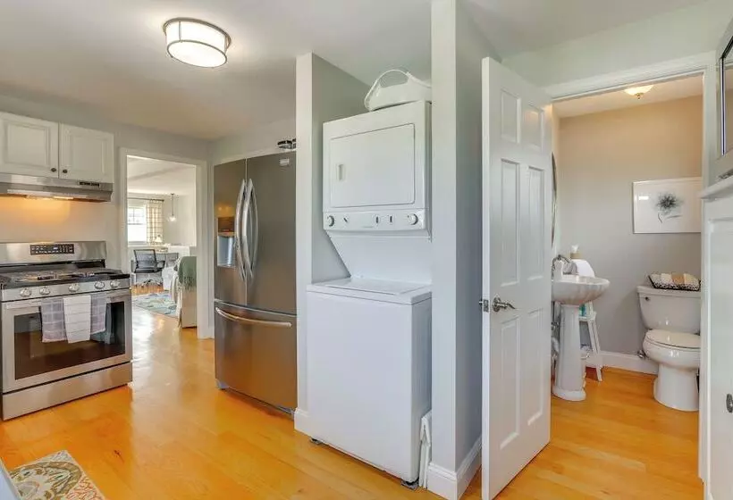 Walk To Beaches: Sunny East Haven Home W/ Grill