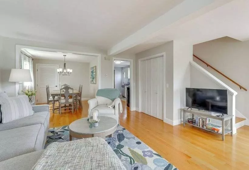 Walk To Beaches: Sunny East Haven Home W/ Grill