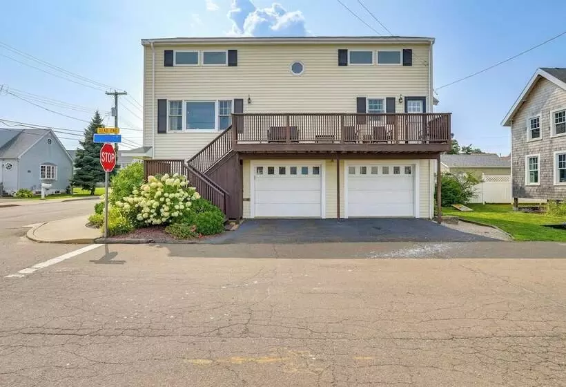 Walk To Beaches: Sunny East Haven Home W/ Grill