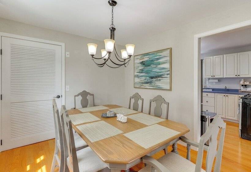 Walk To Beaches: Sunny East Haven Home W/ Grill