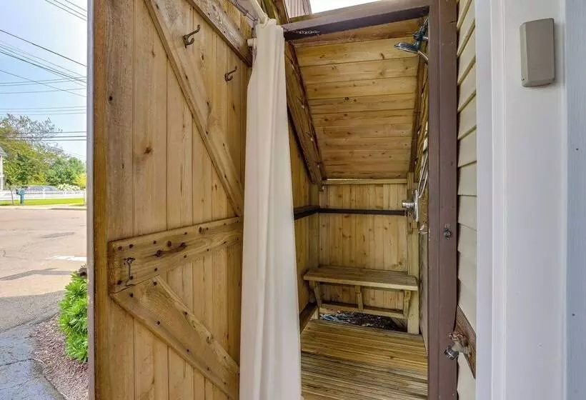 Walk To Beaches: Sunny East Haven Home W/ Grill