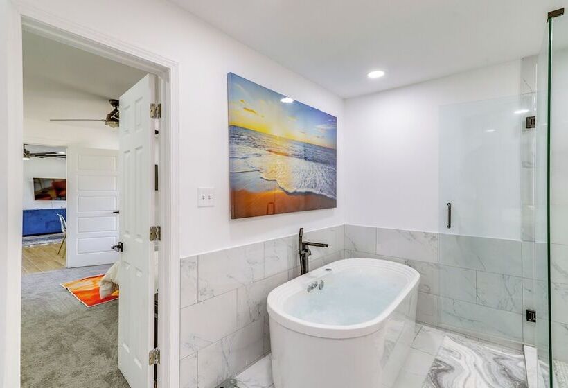 11 Mi To Golf: Home W/ Fishing Pond In Hempstead