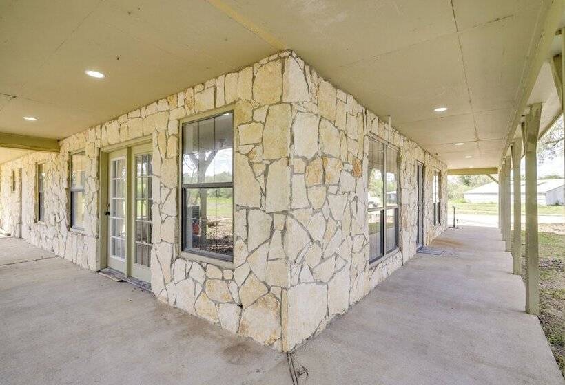 11 Mi To Golf: Home W/ Fishing Pond In Hempstead