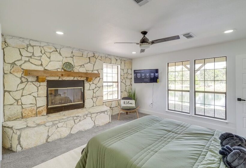 11 Mi To Golf: Home W/ Fishing Pond In Hempstead