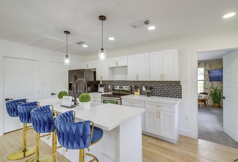 11 Mi To Golf: Home W/ Fishing Pond In Hempstead