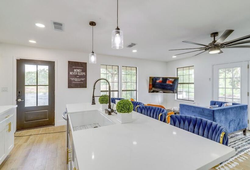 11 Mi To Golf: Home W/ Fishing Pond In Hempstead