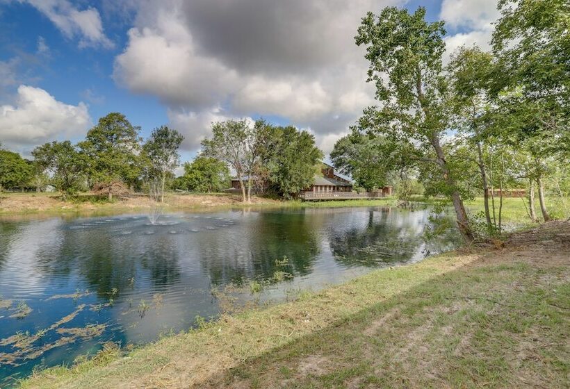 11 Mi To Golf: Home W/ Fishing Pond In Hempstead