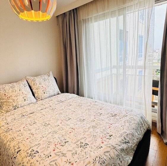 호스텔 La Défense Arena3km&stade Yves Du Manoir