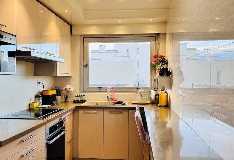 호스텔 La Défense Arena3km&stade Yves Du Manoir