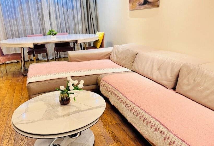 호스텔 La Défense Arena3km&stade Yves Du Manoir