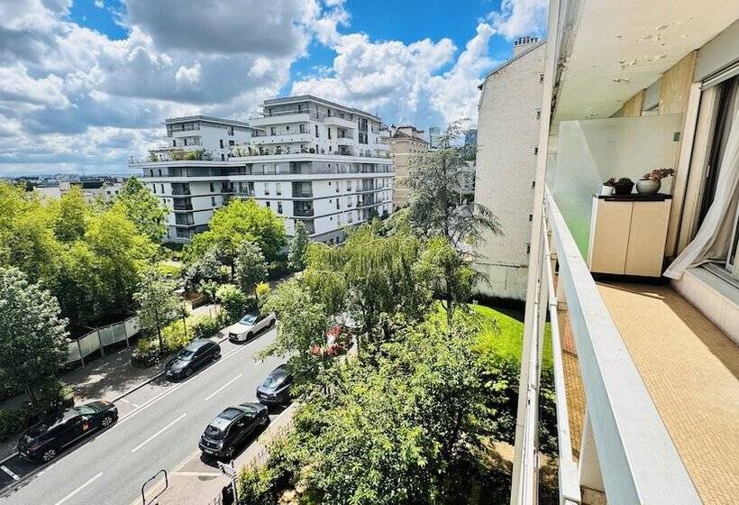 호스텔 La Défense Arena3km&stade Yves Du Manoir