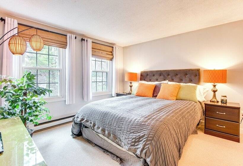 Beautiful Mousam River Retreat: Hot Tub & Kayaks!