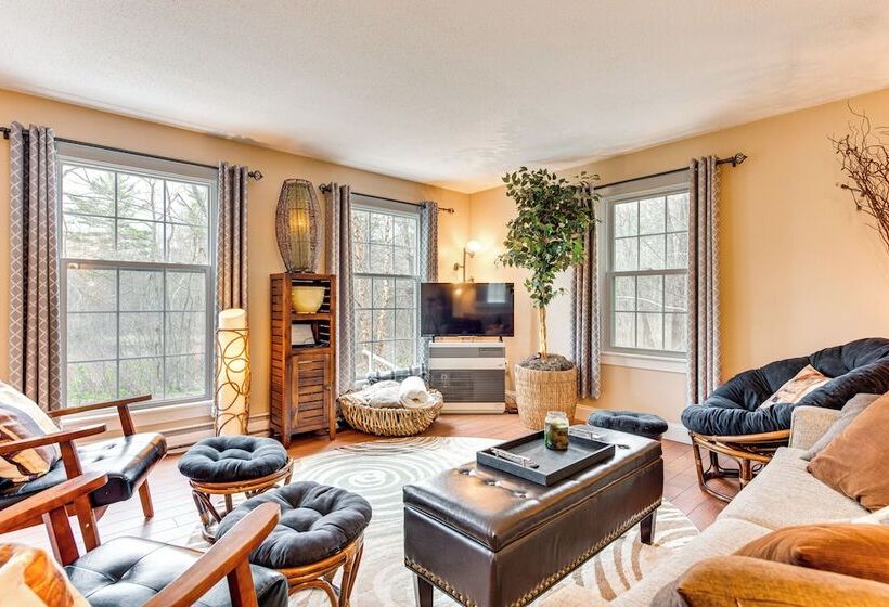 Beautiful Mousam River Retreat: Hot Tub & Kayaks!