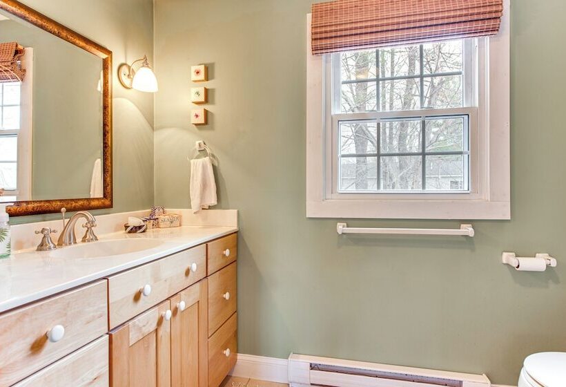 Beautiful Mousam River Retreat: Hot Tub & Kayaks!