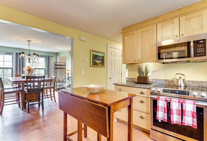 Beautiful Mousam River Retreat: Hot Tub & Kayaks!