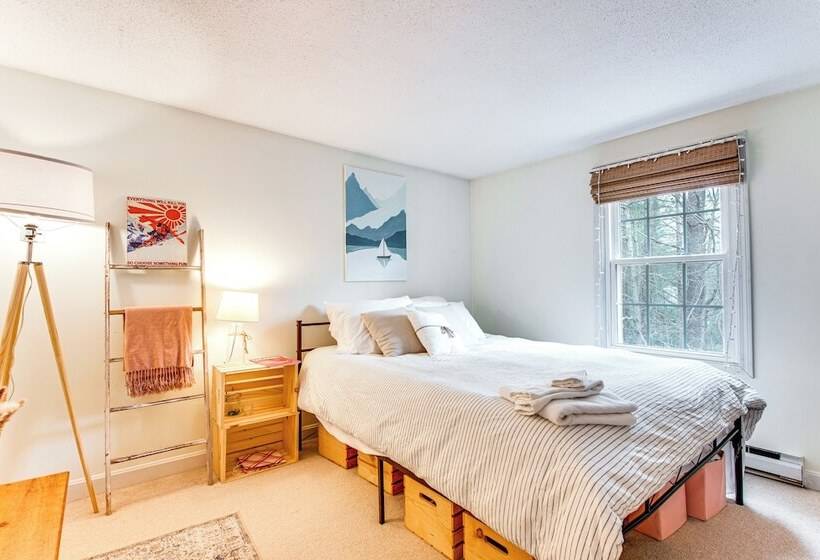 Beautiful Mousam River Retreat: Hot Tub & Kayaks!