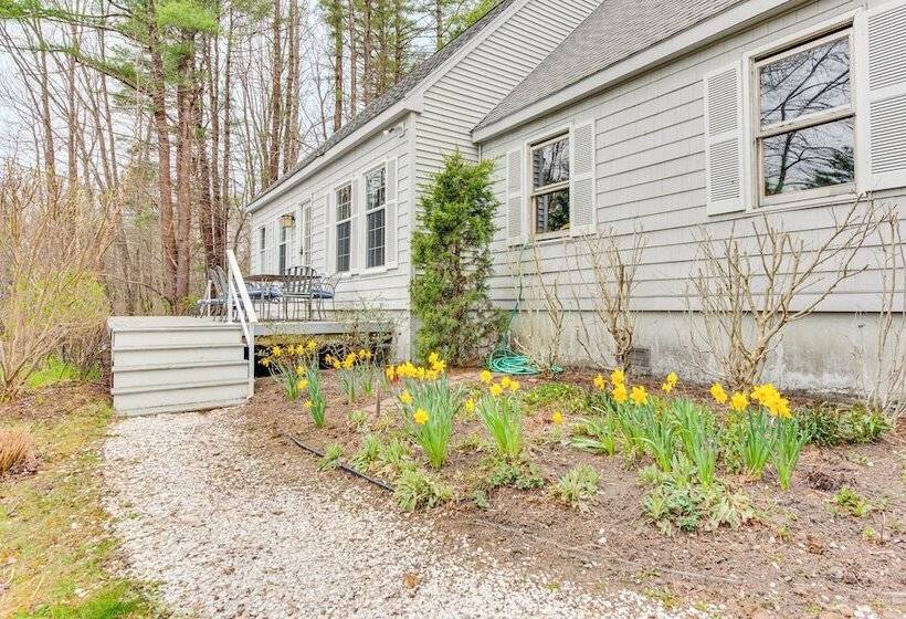 Beautiful Mousam River Retreat: Hot Tub & Kayaks!