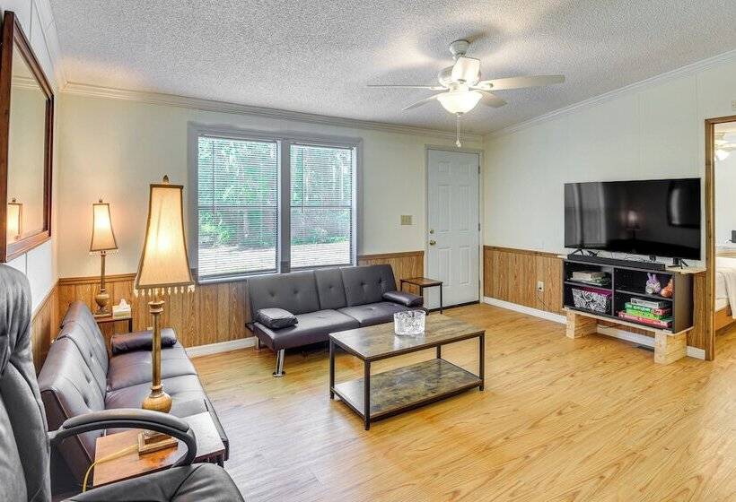 Crescent City Home W/ Charcoal Grill: Near 3 Lakes