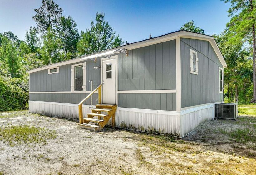 Crescent City Home W/ Charcoal Grill: Near 3 Lakes