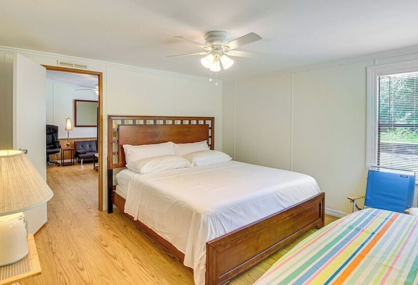 Crescent City Home W/ Charcoal Grill: Near 3 Lakes