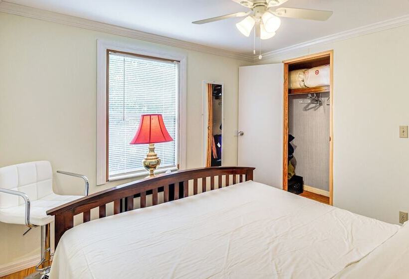 Crescent City Home W/ Charcoal Grill: Near 3 Lakes