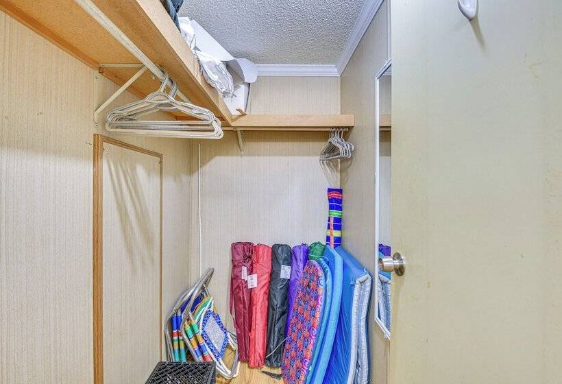 Crescent City Home W/ Charcoal Grill: Near 3 Lakes