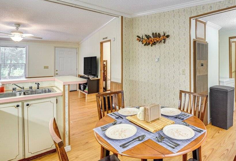 Crescent City Home W/ Charcoal Grill: Near 3 Lakes