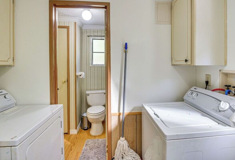 Crescent City Home W/ Charcoal Grill: Near 3 Lakes