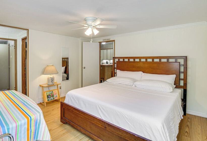 Crescent City Home W/ Charcoal Grill: Near 3 Lakes