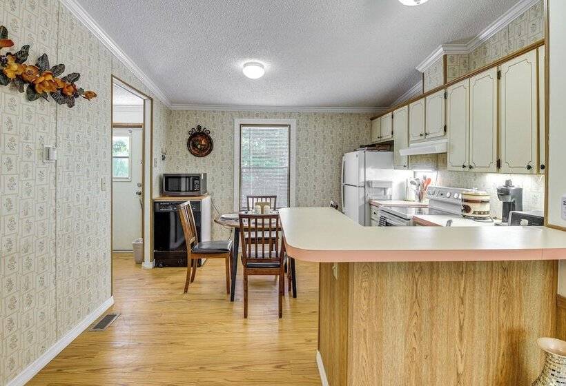 Crescent City Home W/ Charcoal Grill: Near 3 Lakes