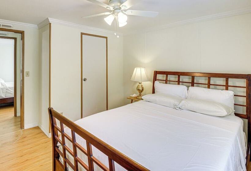 Crescent City Home W/ Charcoal Grill: Near 3 Lakes