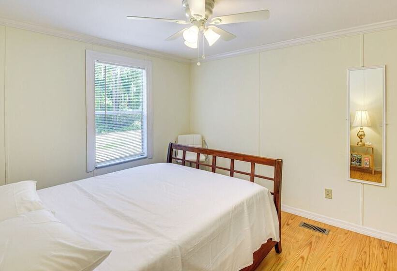 Crescent City Home W/ Charcoal Grill: Near 3 Lakes