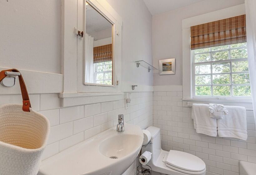 Dog Friendly  Columbia Cottage  In Hood River!