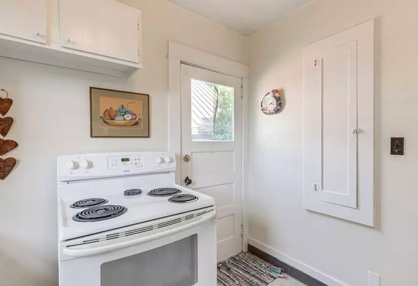 Dog Friendly  Columbia Cottage  In Hood River!