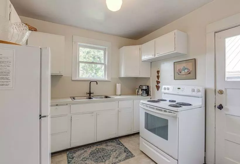 Dog Friendly  Columbia Cottage  In Hood River!