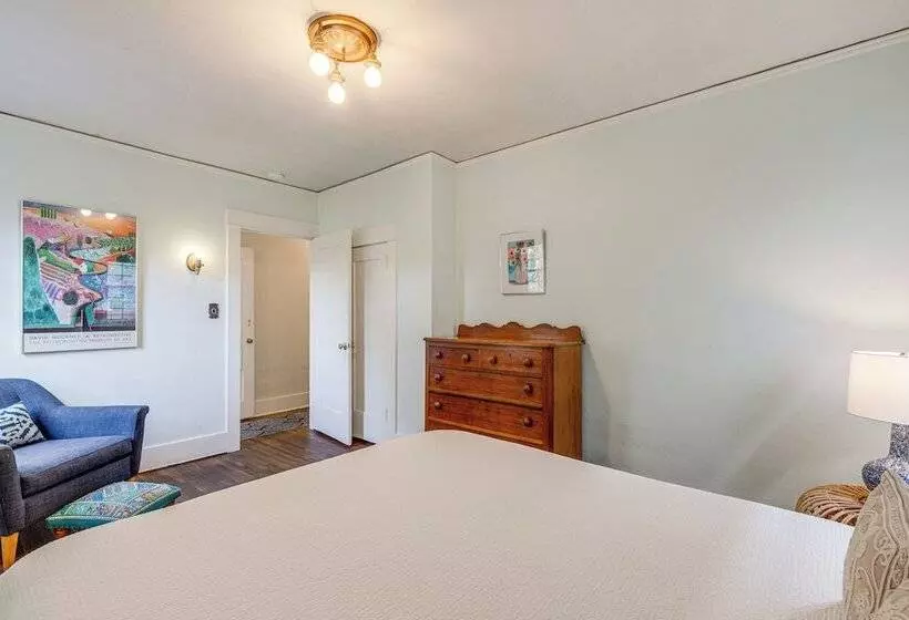 Dog Friendly  Columbia Cottage  In Hood River!