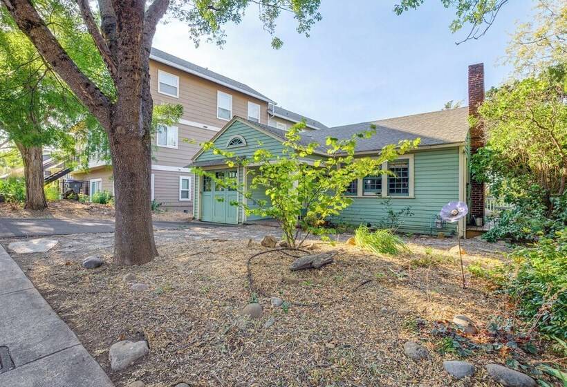 Dog Friendly  Columbia Cottage  In Hood River!