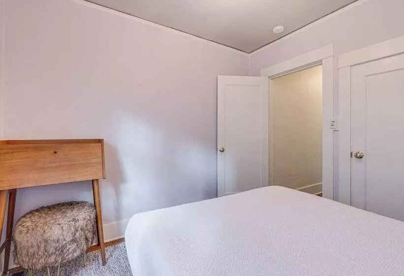 Dog Friendly  Columbia Cottage  In Hood River!