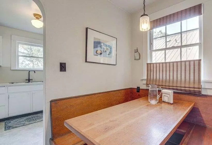 Dog Friendly  Columbia Cottage  In Hood River!