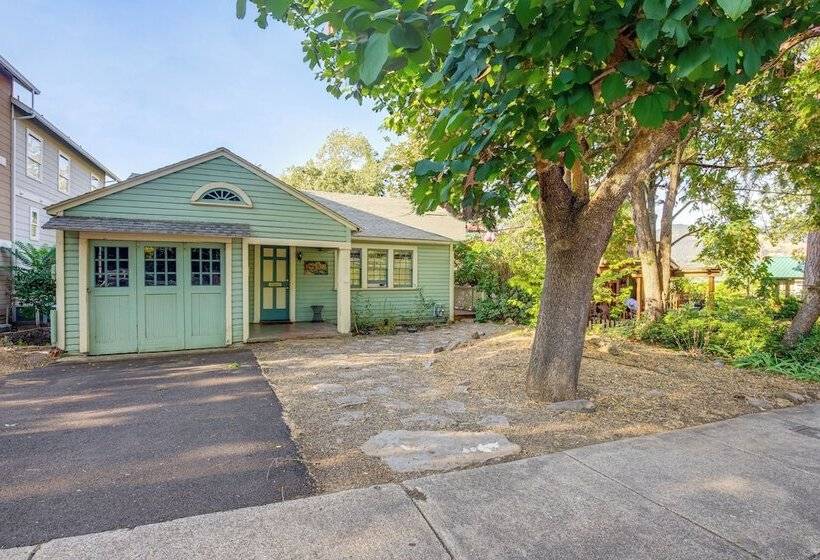 Dog Friendly  Columbia Cottage  In Hood River!