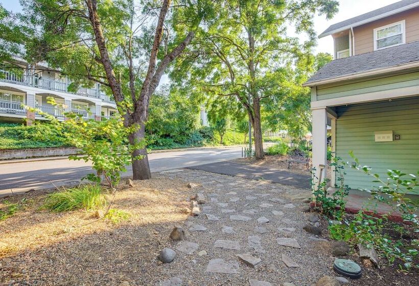 Dog Friendly  Columbia Cottage  In Hood River!