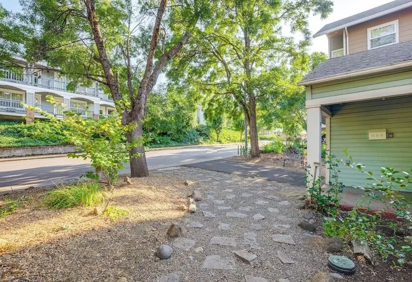 Dog Friendly  Columbia Cottage  In Hood River!