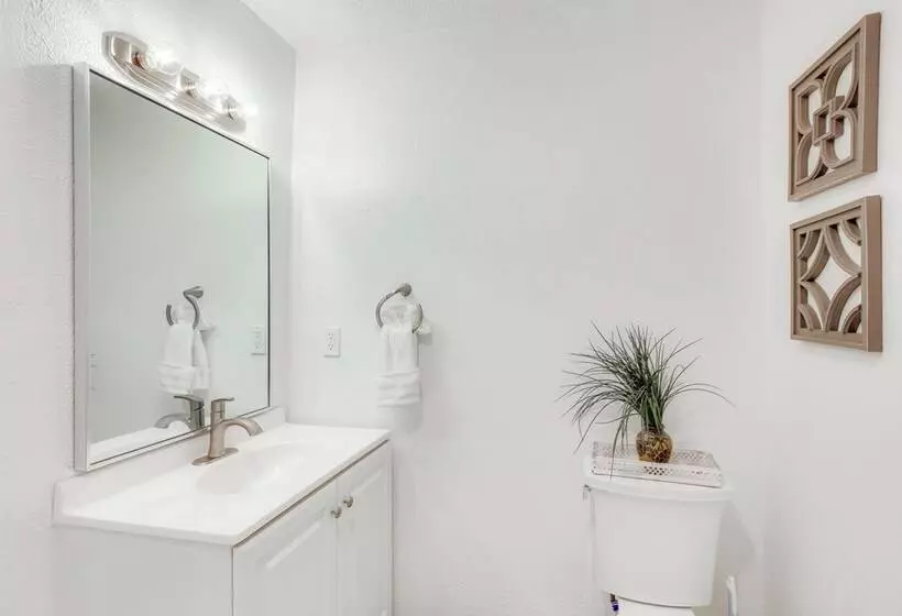 El Paso Home ~ 2 Mi To University Medical Center!